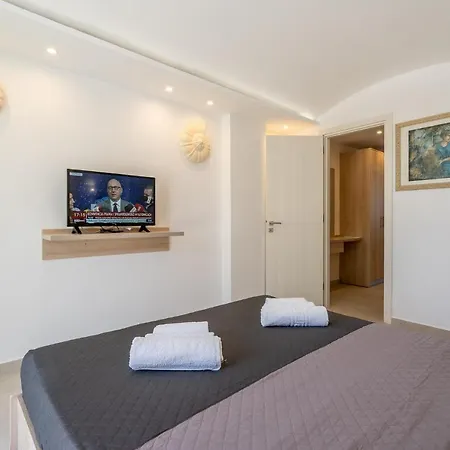 Apartmanhotel Bivalvia 3*